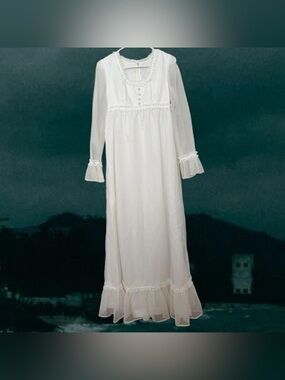 Vintage-Inspired White Lace Trim gown